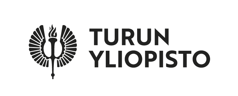 Turun yliopiston logo, jossa on tyylitelty musta soihtu, jonka vasemmalla puolella on siivet ja oikealla puolella yliopiston nimi lihavoiduilla mustilla kirjaimilla, kaikki valkoisella taustalla.